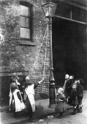 London Slums, c.1900 (b/w photo) 