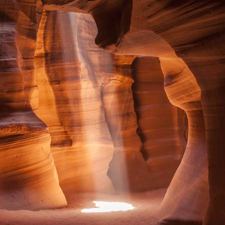 ANTELOPE CANYON Fascinating Lightbeam