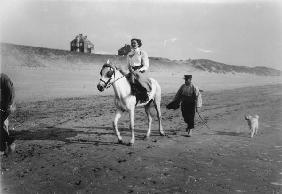 Travel / Sea bathing / Woman on mudflats